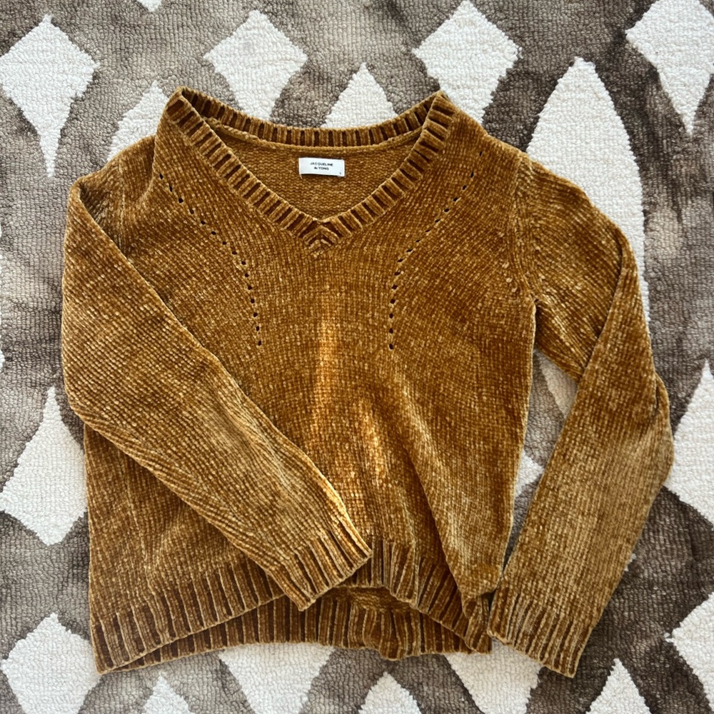 V-Neck Sweater in Warm Brown/Gold